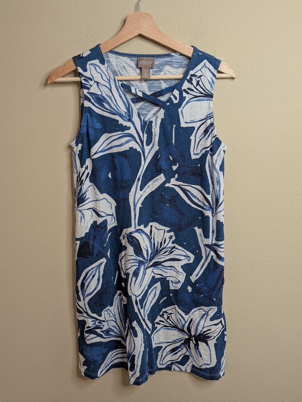 Chico's Size 0 (US S/4) Blue White Floral Lily Print Dress Sleeveless Crossover